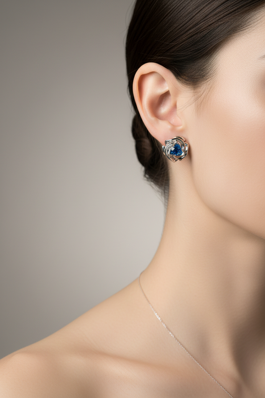 Orecchini ROSE BLU indossati